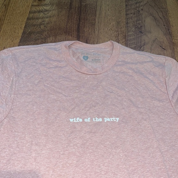 NWT Hubs & Hers Woman’s Wife of the Party Tee Size S - Picture 2 of 5